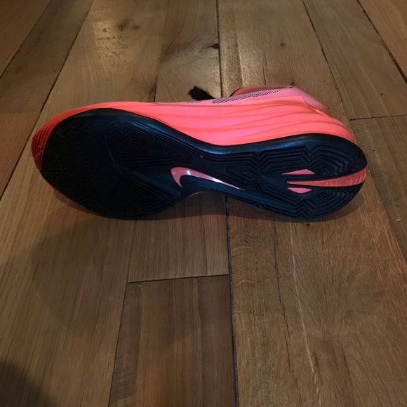 Nike shoes - Picture 3 of 3